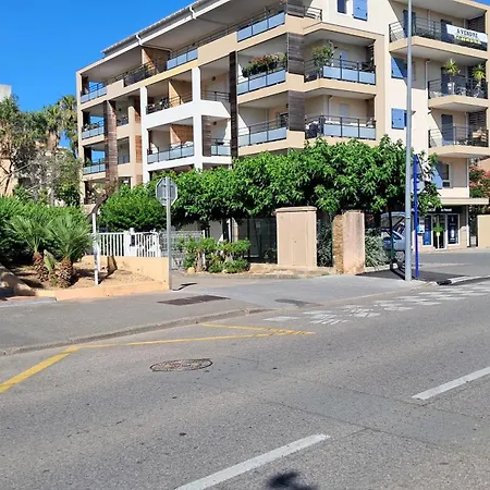 Bel Avec Piano Et Parking Plein Air Dans